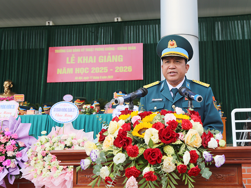 Trường Cao đẳng Kỹ thuật Phòng không - Không quân tổ chức Lễ khai giảng năm học 2025-2026