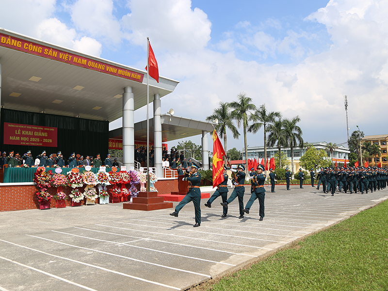 Trường Cao đẳng Kỹ thuật Phòng không - Không quân tổ chức Lễ khai giảng năm học 2025-2026