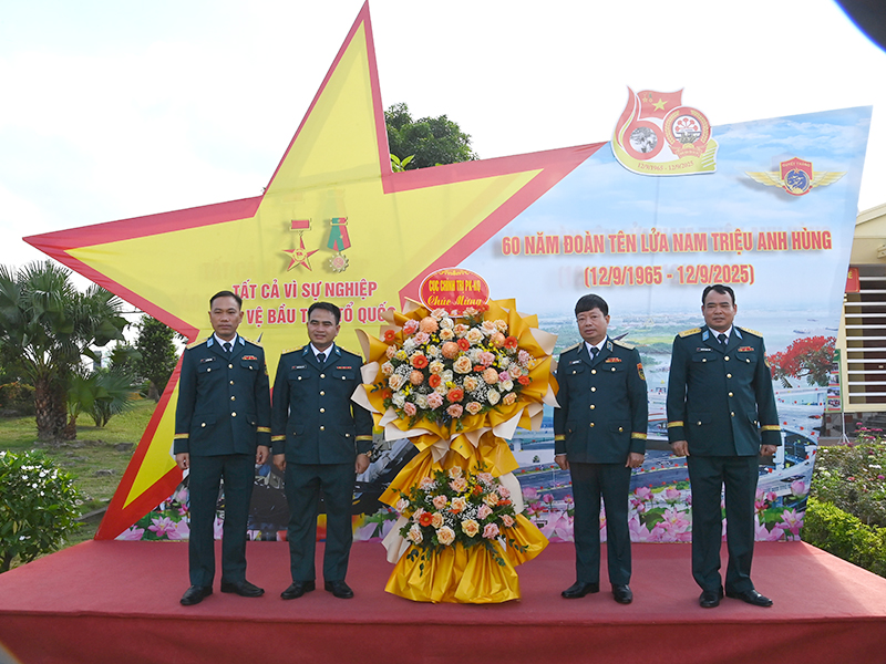 Trung đoàn 285 kỷ niệm 60 năm Ngày truyền thống và đón nhận Huân chương Bảo vệ Tổ quốc hạng Ba