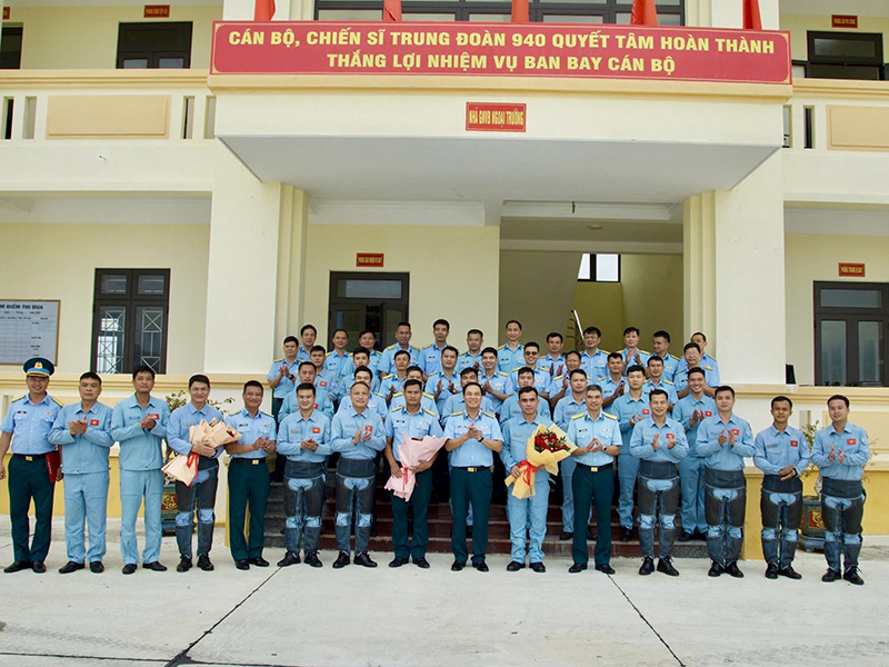Trung đoàn 940, Trường Sĩ quan Không quân tổ chức thành công ban bay cán bộ trên sân bay mới.