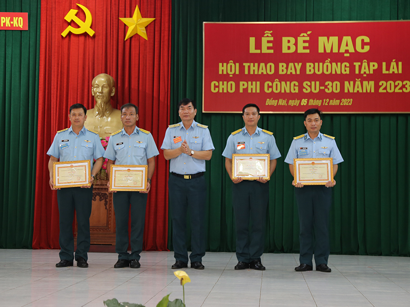 Bế mạc Hội thao bay buồng tập lái cho phi công Su-30 năm 2023