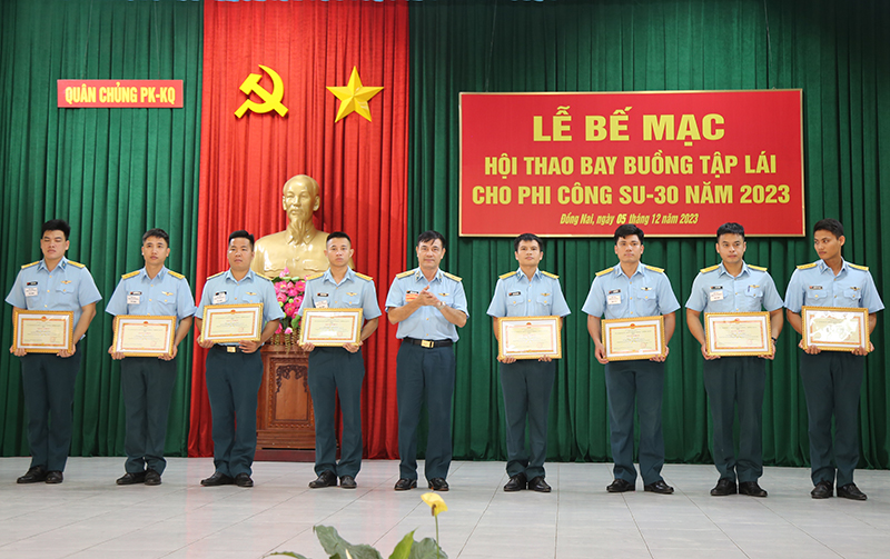 Bế mạc Hội thao bay buồng tập lái cho phi công Su-30 năm 2023