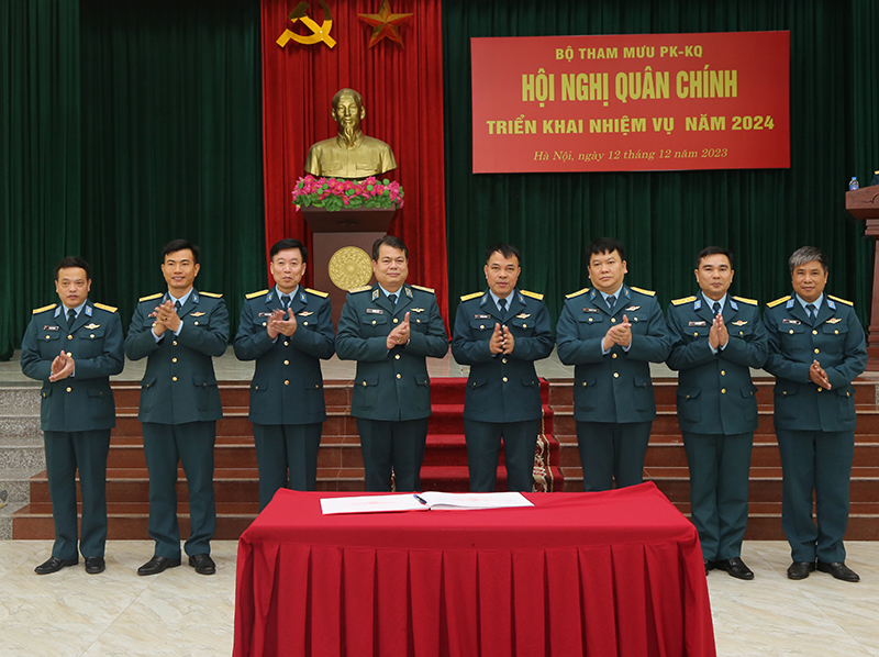 Bộ Tham mưu Quân chủng Phòng không - Không quân tổ chức Hội nghị quân chính triển khai nhiệm vụ năm 2024