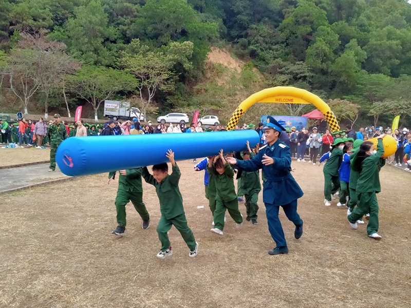 Chương trình trải nghiệm “Chúng em là chiến sĩ Sư đoàn 363”