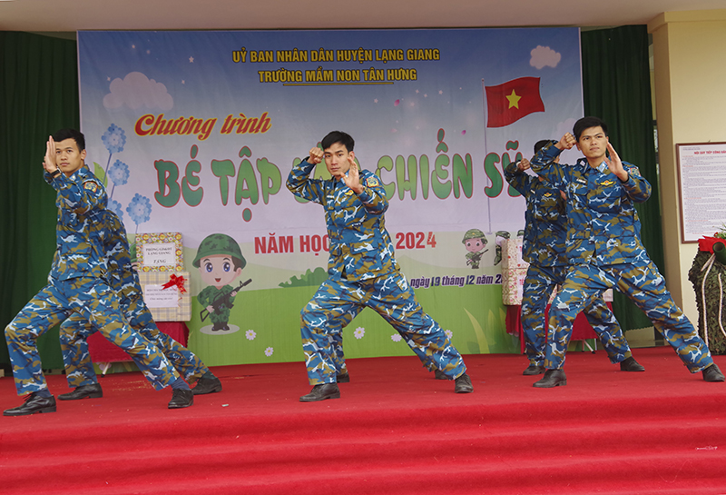 Sư đoàn 365 phối hợp với Trường Mầm non Tân Hưng, huyện Lạng Giang, tỉnh Bắc Giang tổ chức hoạt động trải nghiệm
