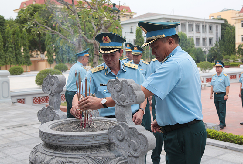 Hội thảo khoa học “Quân chủng Phòng không - Không quân 60 năm xây dựng, chiến đấu và phát triển”