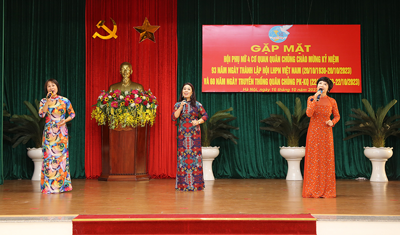 Hội phụ nữ 4 cơ quan Quân chủng gặp mặt chào mừng kỷ niệm 93 năm Ngày thành lập Hội Liên hiệp Phụ nữ Việt Nam và 60 năm Ngày truyền thông Quân chủng Phòng không - Không quân