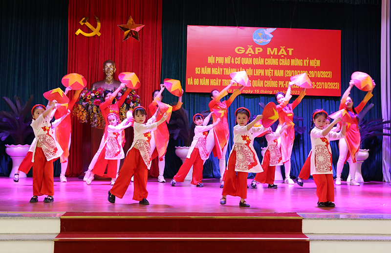 Hội phụ nữ 4 cơ quan Quân chủng gặp mặt chào mừng kỷ niệm 93 năm Ngày thành lập Hội Liên hiệp Phụ nữ Việt Nam và 60 năm Ngày truyền thông Quân chủng Phòng không - Không quân