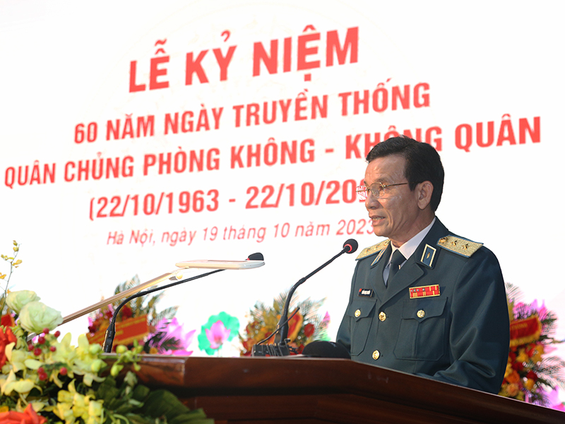 Chủ tịch Quốc hội Vương Đình Huệ dự Lễ kỷ niệm 60 năm Ngày truyền thống Quân chủng Phòng không - Không quân