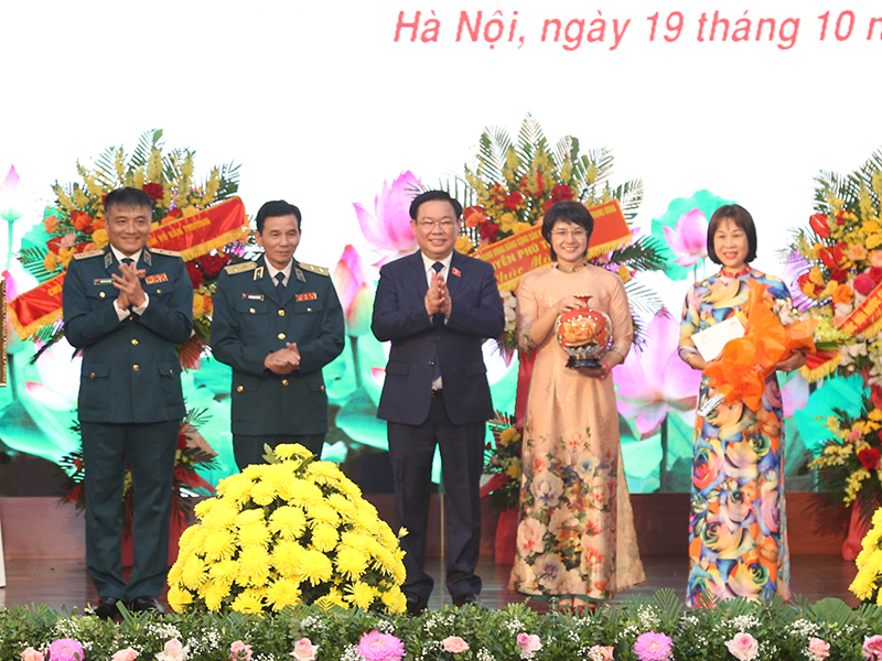 Chủ tịch Quốc hội Vương Đình Huệ dự Lễ kỷ niệm 60 năm Ngày truyền thống Quân chủng Phòng không - Không quân