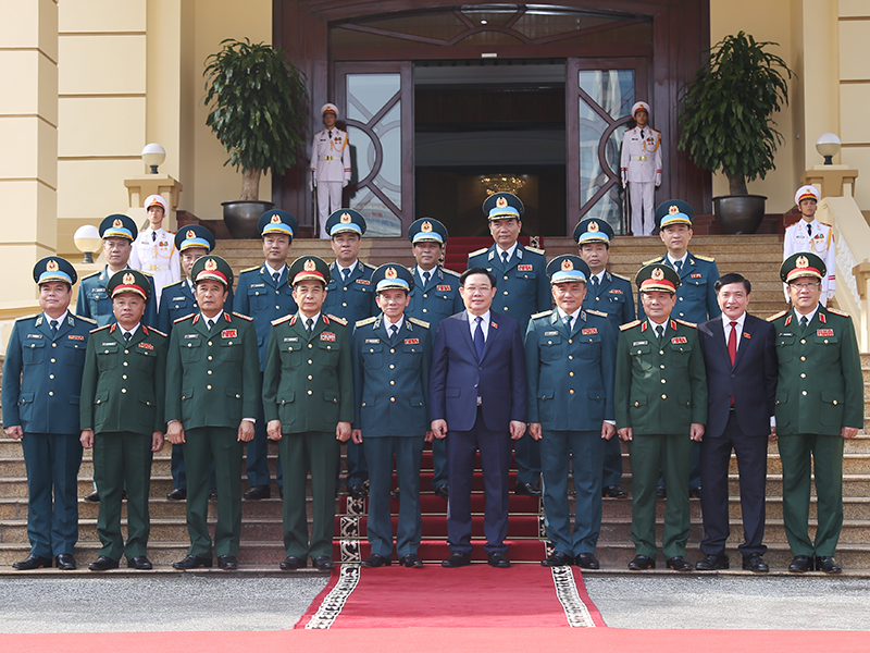 Chủ tịch Quốc hội Vương Đình Huệ dự Lễ kỷ niệm 60 năm Ngày truyền thống Quân chủng Phòng không - Không quân