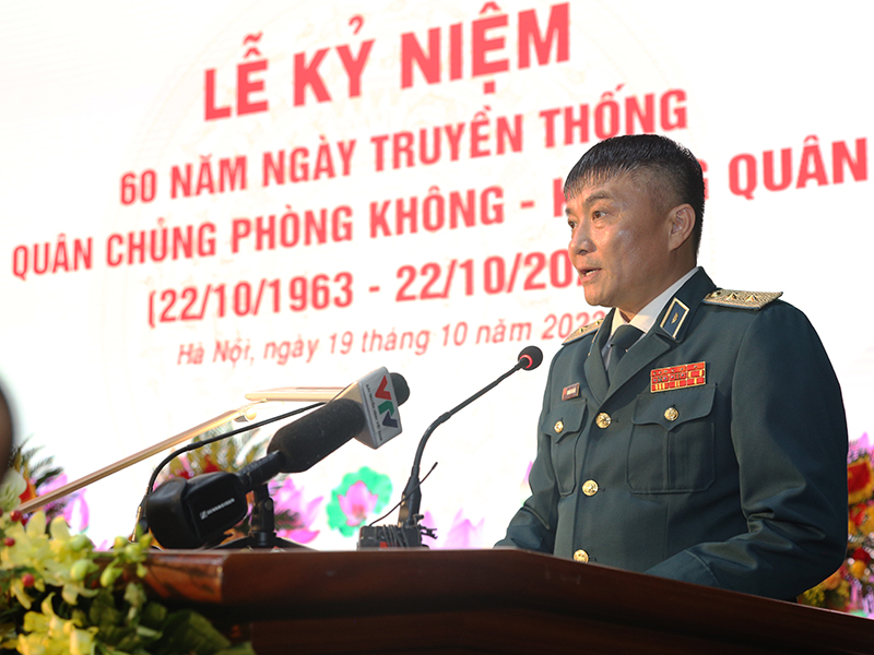 Chủ tịch Quốc hội Vương Đình Huệ dự Lễ kỷ niệm 60 năm Ngày truyền thống Quân chủng Phòng không - Không quân
