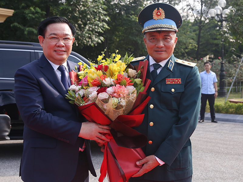 Chủ tịch Quốc hội Vương Đình Huệ dự Lễ kỷ niệm 60 năm Ngày truyền thống Quân chủng Phòng không - Không quân