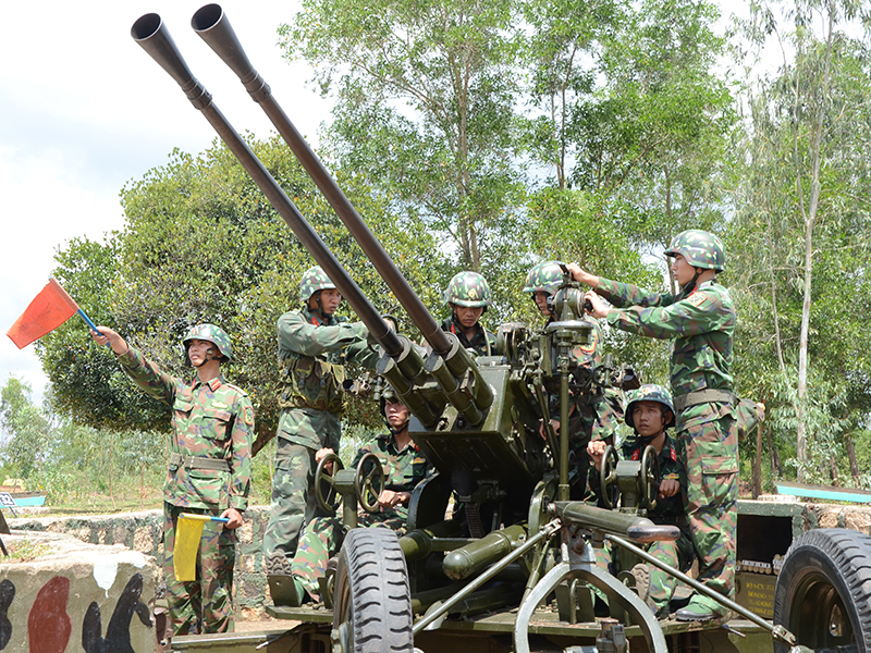 Huấn luyện, sẵn sàng chiến đấu ở Lữ đoàn 573