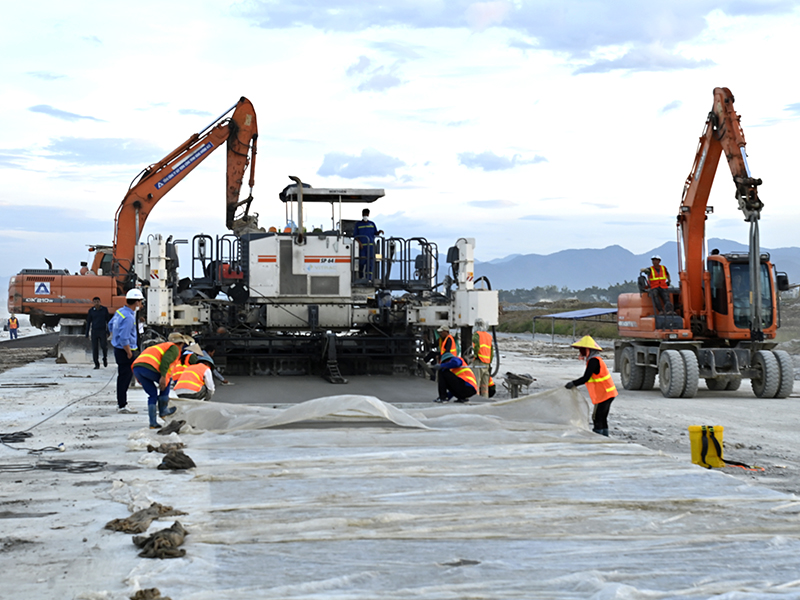 Lính thợ ACC trên công trường Sân bay Điện Biên