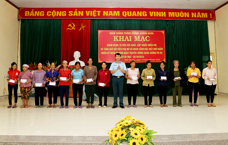 Quân chủng Phòng không - Không quân tổ chức các hoạt động hành quân về nguồn tại xã Vinh Quang, huyện Chiêm Hóa, tỉnh Tuyên Quang