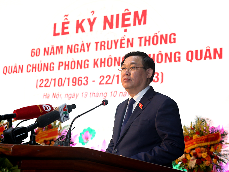 Chủ tịch Quốc hội Vương Đình Huệ dự Lễ kỷ niệm 60 năm Ngày truyền thống Quân chủng Phòng không - Không quân
