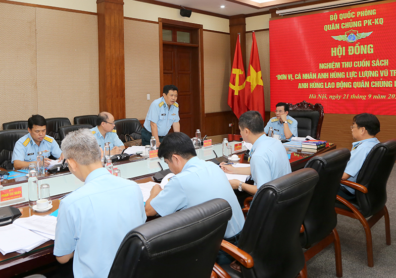 Quân chủng Phòng không - Không quân nghiệm thu Cuốn sách “Đơn vị, cá nhân Anh hùng lực lượng vũ trang Nhân dân, Anh hùng Lao động Quân chủng PK-KQ”