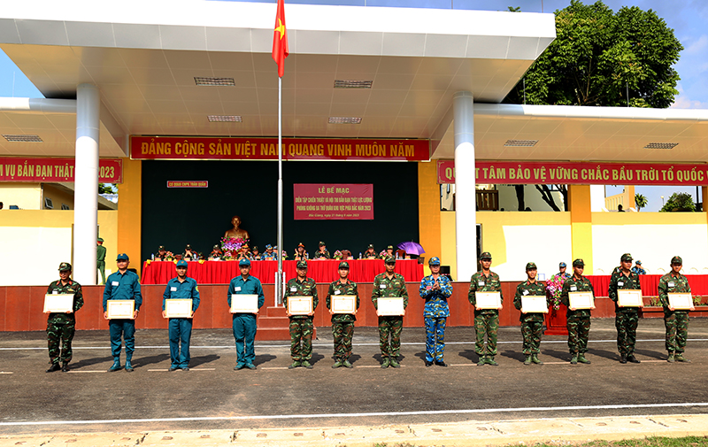 Bế mạc Diễn tập chiến thuật và hội thi bắn đạn thật lực lượng Phòng không ba thứ quân khu vực phía Bắc năm 2023