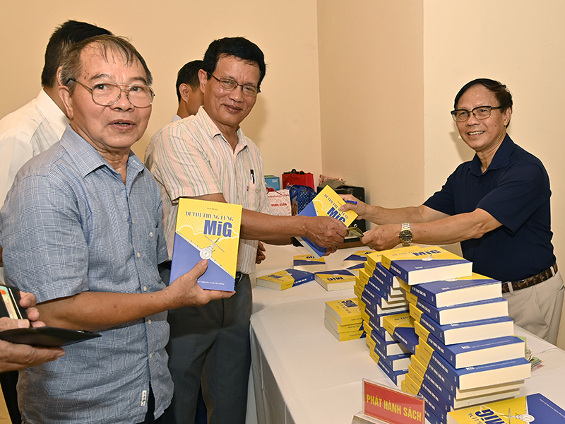 Trung tướng, Anh hùng LLVTND Phạm Phú Thái ra mắt sách “Đi tìm thung lũng MIG”