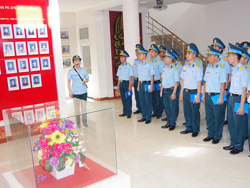 Sư đoàn 375 tập huấn cán bộ, quân nhân chuyên nghiệp mới ra trường năm 2023