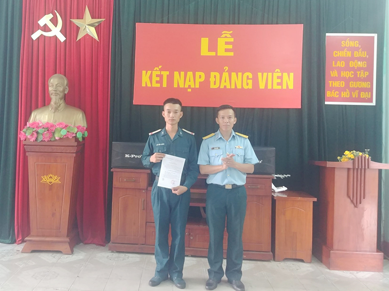 Chăm lo phát triển đảng từ cơ sở