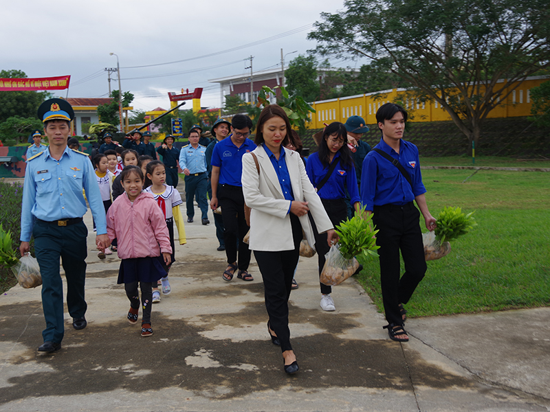 Các cơ quan, đơn vị trong Quân chủng Phòng không-Không quân hưởng ứng phong trào “Tết trồng cây đời đời nhớ ơn Bác Hồ”