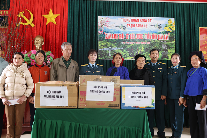 Trung đoàn 291 tổ chức Chương trình “Xuân canh trời - Tết biên cương - Thắm tình quân dân”