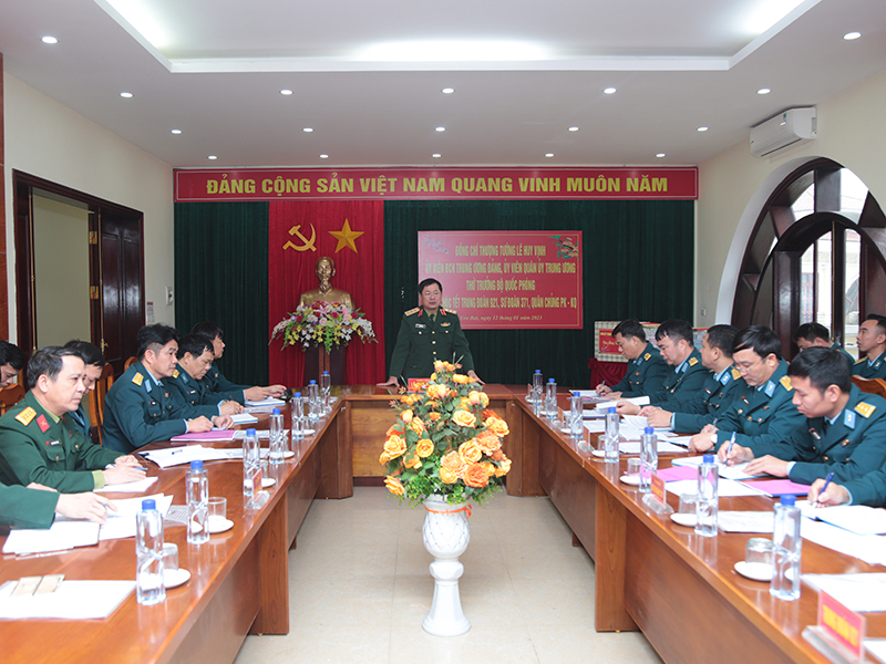 Thượng tướng Lê Huy Vịnh - Thứ trưởng Bộ Quốc phòng thăm, chúc Tết Trung đoàn 921