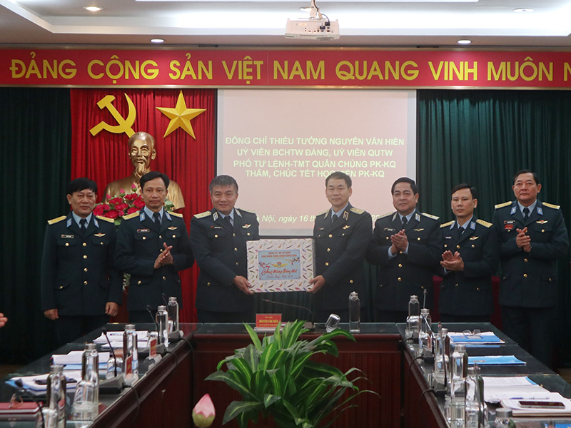 Quân chủng Phòng không - Không quân kiểm tra công tác sẵn sàng chiến đấu và chúc Tết Học viện PK-KQ