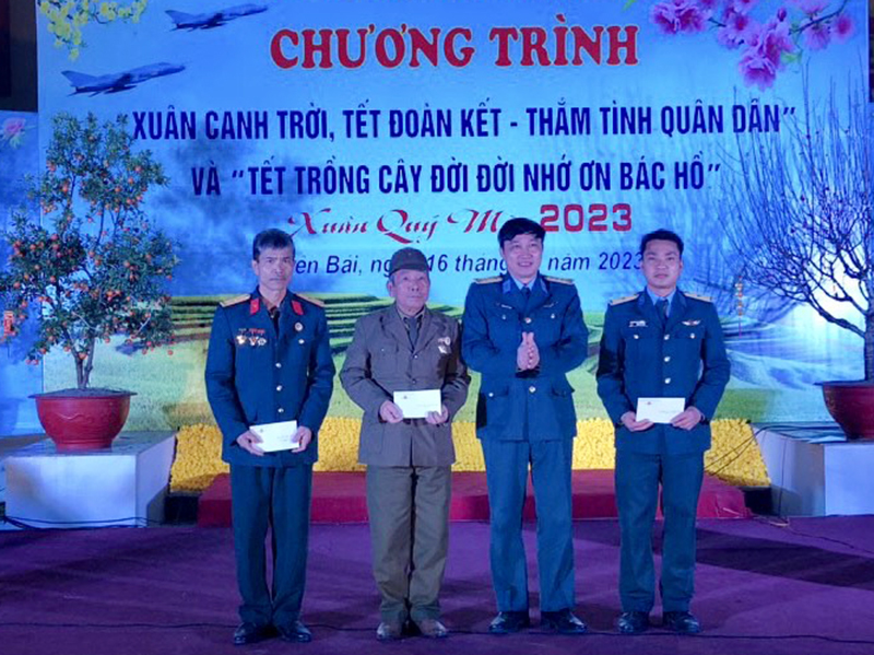 Trung đoàn 921 tổ chức Chương trình “Xuân canh trời, Tết đoàn kết - Thắm tình quân dân” và “Tết trồng cây đời đời nhớ ơn Bác Hồ”