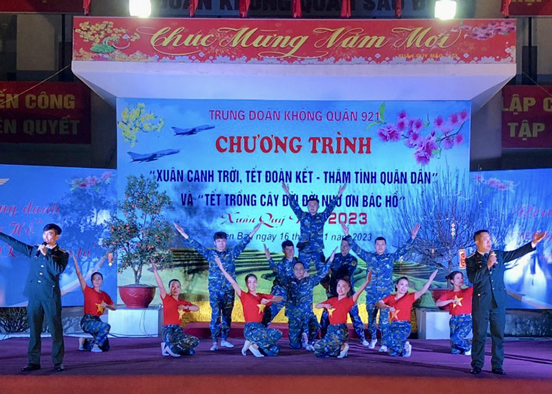 Trung đoàn 921 tổ chức Chương trình “Xuân canh trời, Tết đoàn kết - Thắm tình quân dân” và “Tết trồng cây đời đời nhớ ơn Bác Hồ”