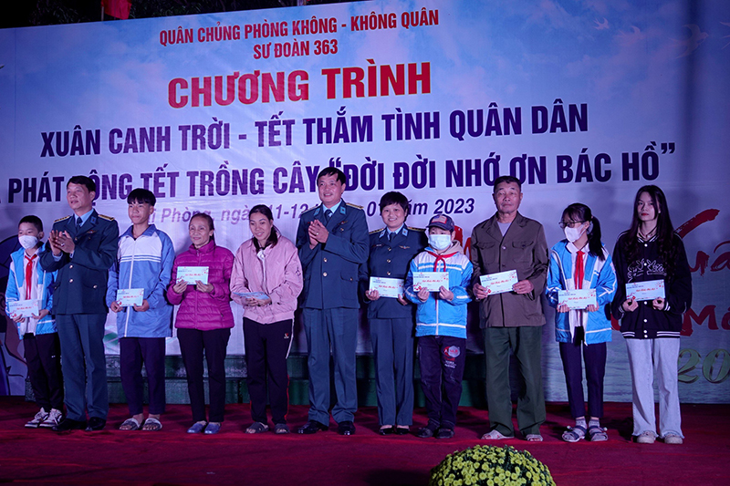 Sư đoàn 363 tổ chức Chương trình “Xuân canh trời - Tết thắm tình quân dân” và Tết trồng cây “Đời đời nhớ ơn Bác Hồ”