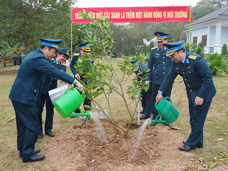 Các cơ quan, đơn vị trong Quân chủng Phòng không-Không quân hưởng ứng phong trào “Tết trồng cây đời đời nhớ ơn Bác Hồ”