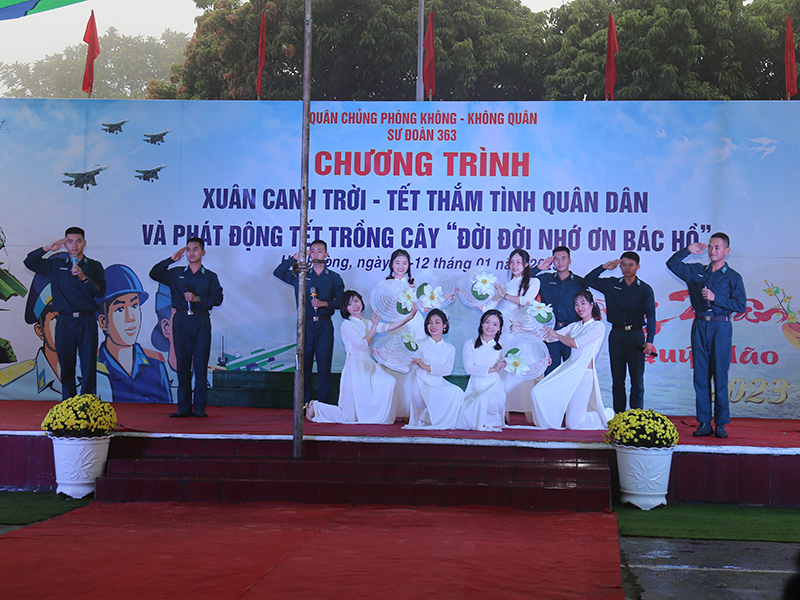 Sư đoàn 363 tổ chức Chương trình “Xuân canh trời - Tết thắm tình quân dân” và Tết trồng cây “Đời đời nhớ ơn Bác Hồ”
