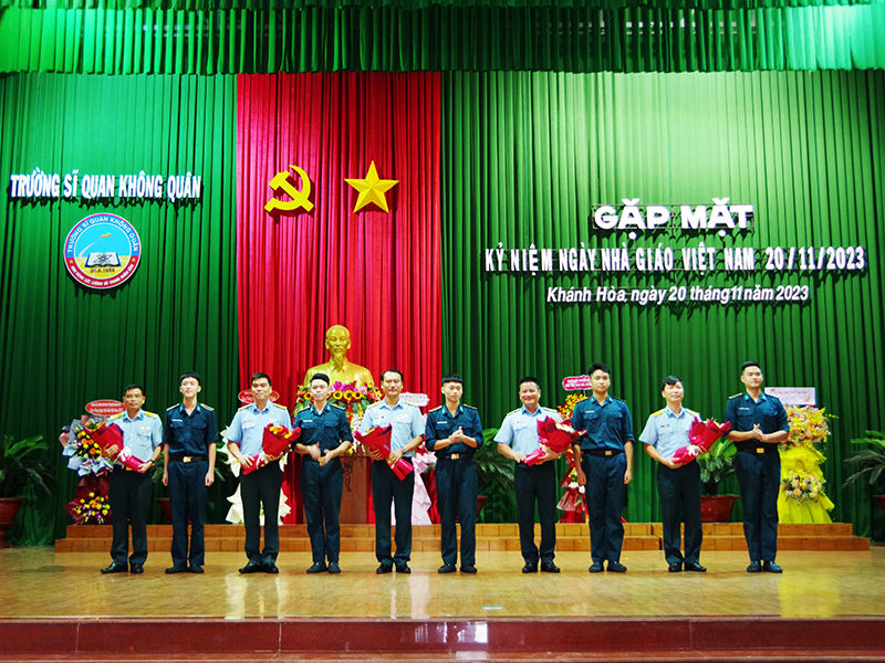 Trường Sĩ quan Không quân gặp mặt kỷ niệm Ngày Nhà giáo Việt Nam 20-11