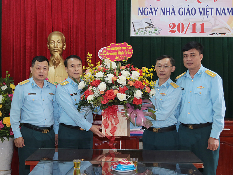 Quân chủng Phòng không - Không quân chúc mừng các học viện, nhà trường nhân kỷ niệm 41 năm Ngày Nhà giáo Việt Nam 20-11