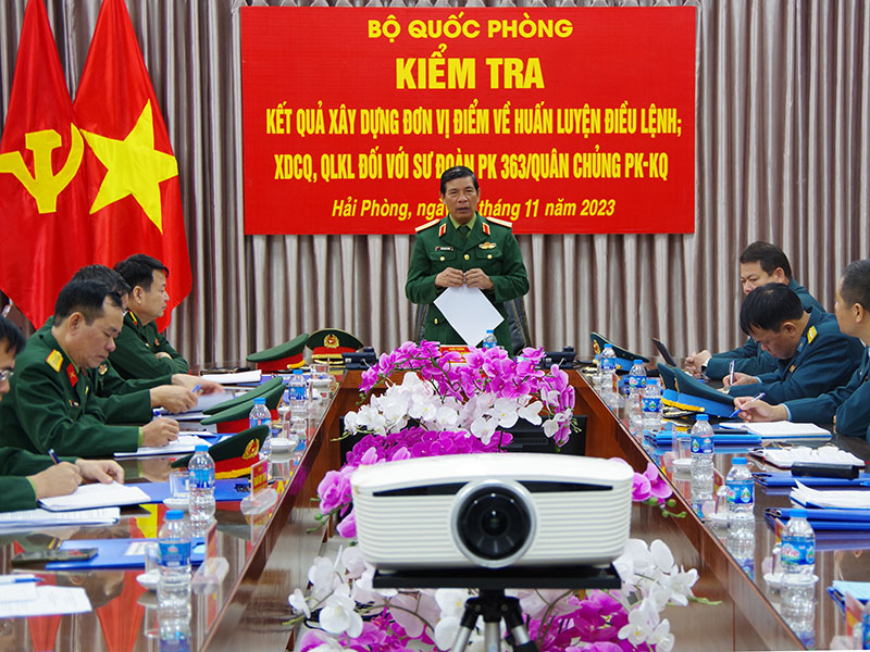 Bộ Quốc phòng kiểm tra kết quả xây dựng đơn vị điểm về huấn luyện điều lệnh, xây dựng chính quy, quản lý kỷ luật đối với Sư đoàn 363