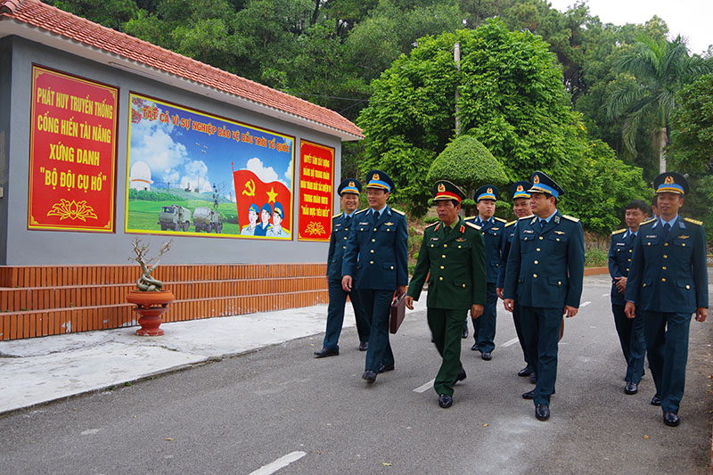Bộ Quốc phòng kiểm tra kết quả xây dựng đơn vị điểm về huấn luyện điều lệnh, xây dựng chính quy, quản lý kỷ luật đối với Sư đoàn 363
