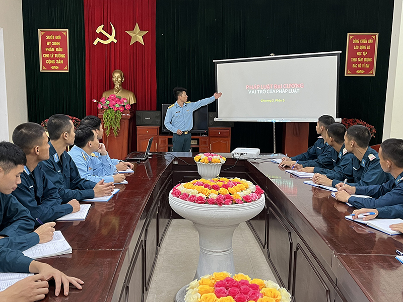 Sư đoàn 371 hưởng ứng Ngày pháp luật Việt Nam năm 2023