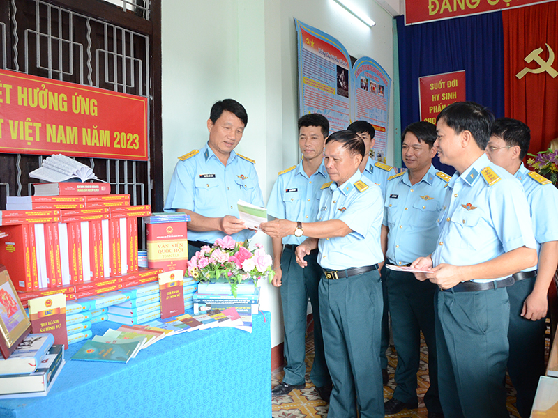 Quân chủng Phòng không-Không quân kiểm tra Sư đoàn 372 và Sư đoàn 375