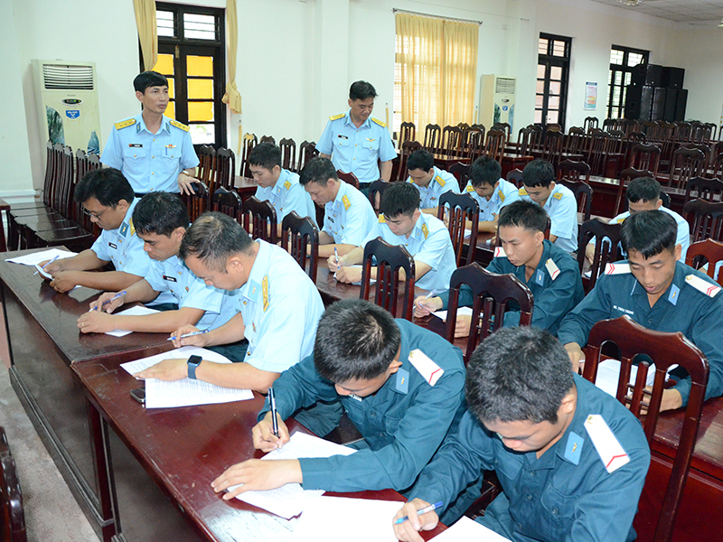 Quân chủng Phòng không-Không quân kiểm tra Sư đoàn 372 và Sư đoàn 375