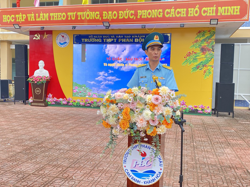 Trung đoàn 292 tuyên truyền về biển, đảo cho hơn 1.500 học sinh