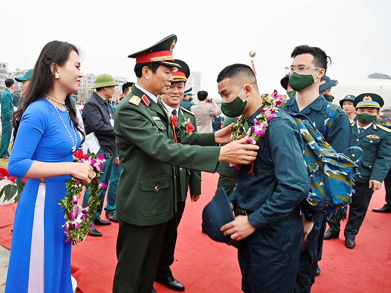 Rộn ràng ngày hội tòng quân