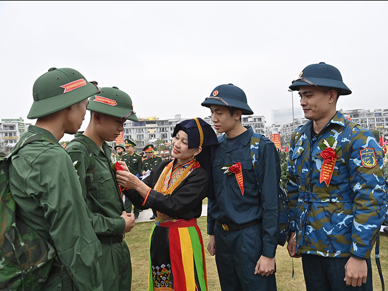 Rộn ràng ngày hội tòng quân