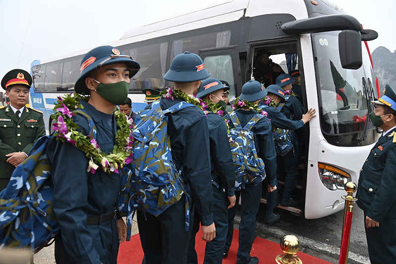 Rộn ràng ngày hội tòng quân