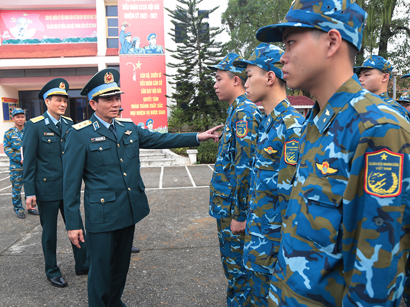 Quân chủng Phòng không - Không quân kiểm tra công tác tiếp nhận và chuẩn bị huấn luyện chiến sĩ mới tại Sư đoàn 361 và Sư đoàn 365