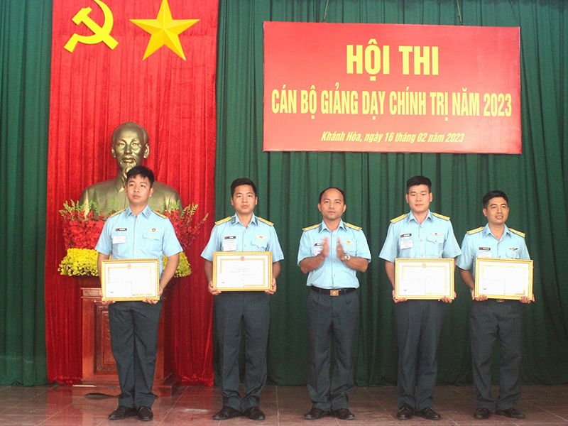 Trung đoàn 591 tổ chức Hội thi cán bộ giảng dạy chính trị năm 2023