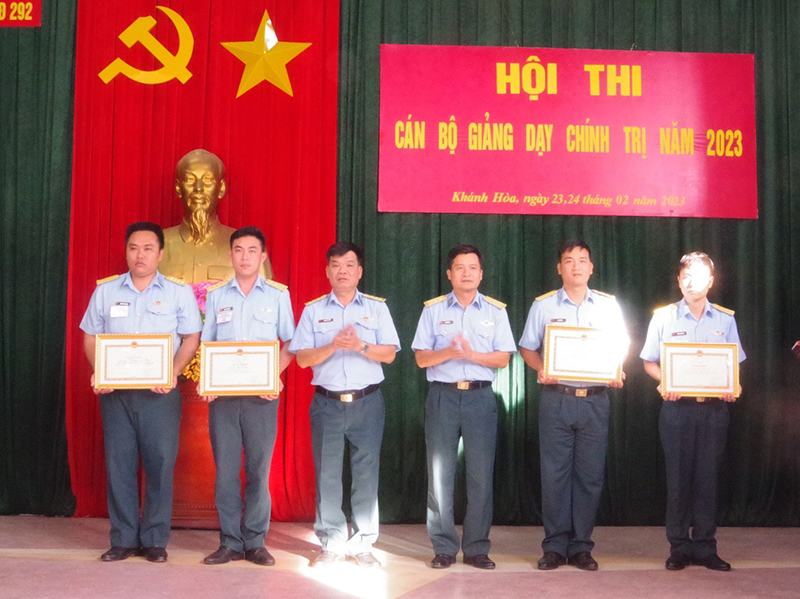 Trung đoàn 292 tổ chức Hội thi cán bộ giảng dạy chính trị năm 2023
