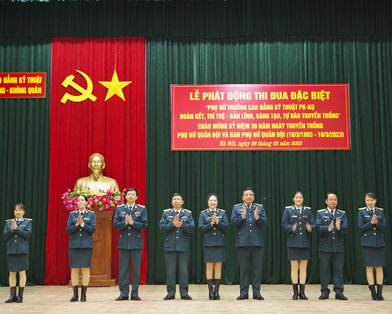 Phụ nữ Trường Cao đẳng Kỹ thuật PK-KQ đoàn kết, trí tuệ - bản lĩnh, sáng tạo, tự hào tuyền thống